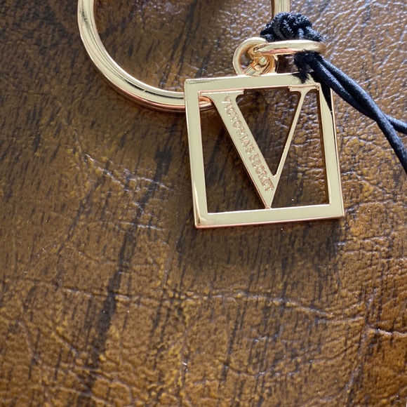 Black Victoria secret keychain - Picture 3 of 7